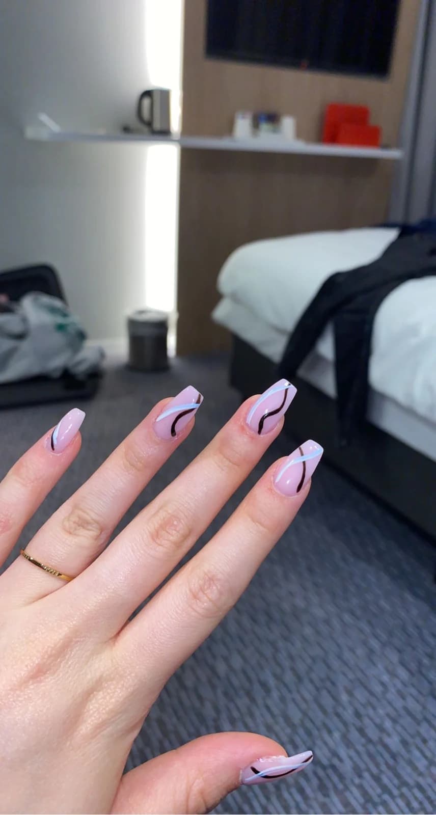 Lila nail art amandelnagels