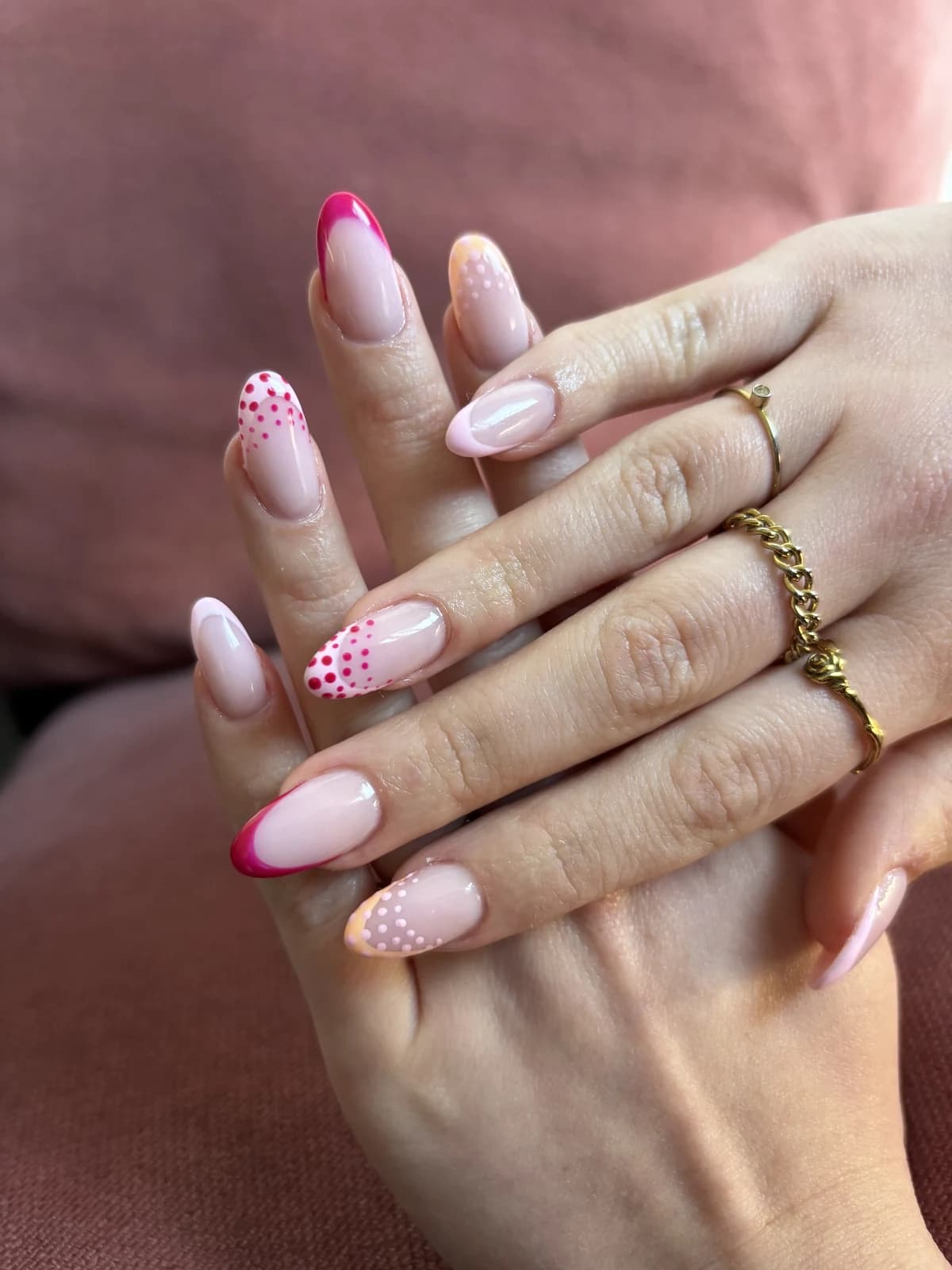 Roze nail art amandelnagels